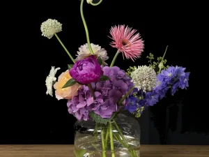 Rijnsburgers plukkertje, Pluk boeket met verschillende bloemen van Bloeibloemen.nl met zes dagen vers garantie.